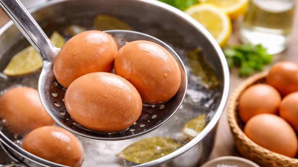 Cách luộc trứng không bị nứt vỏ – trứng luộc đẹp, không vỡ