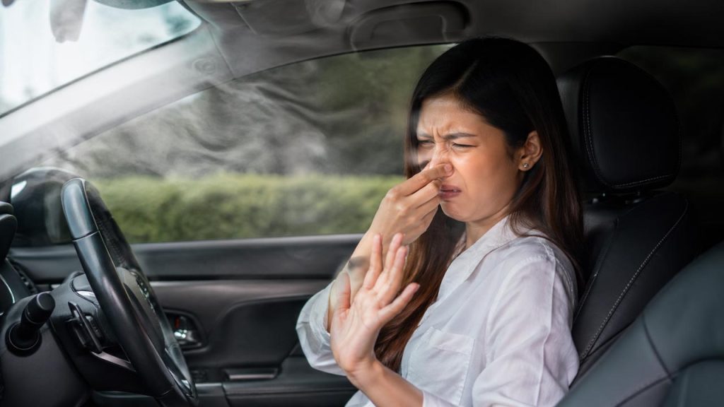 8 mẹo khử mùi thuốc lá trong ô tô hiệu quả, nhanh chóng và an toàn