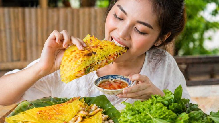 Mẹo giữ bánh xèo giòn lâu với lớp vỏ vàng giòn hấp dẫn