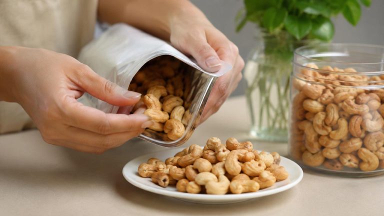 Mẹo bảo quản hạt điều sau khi mở gói giúp giữ hạt giòn thơm lâu
