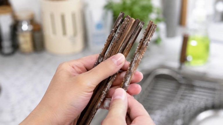 Mẹo chống mốc cho đũa gỗ đơn giản giúp đũa luôn sạch và bền