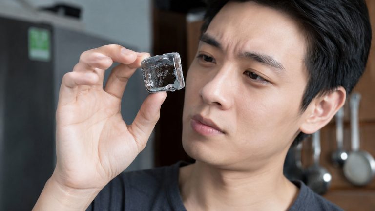 Mẹo làm đá viên trong suốt hơn tại nhà với các phương pháp đơn giản