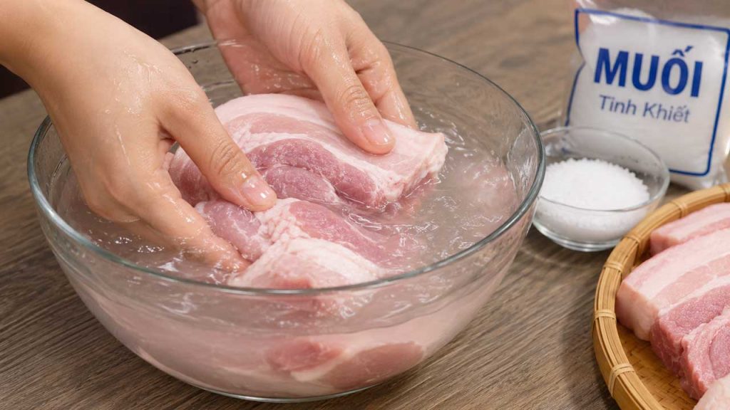 Mẹo khử mùi tanh thịt heo khi luộc bằng cách xử lý đúng trước khi nấu