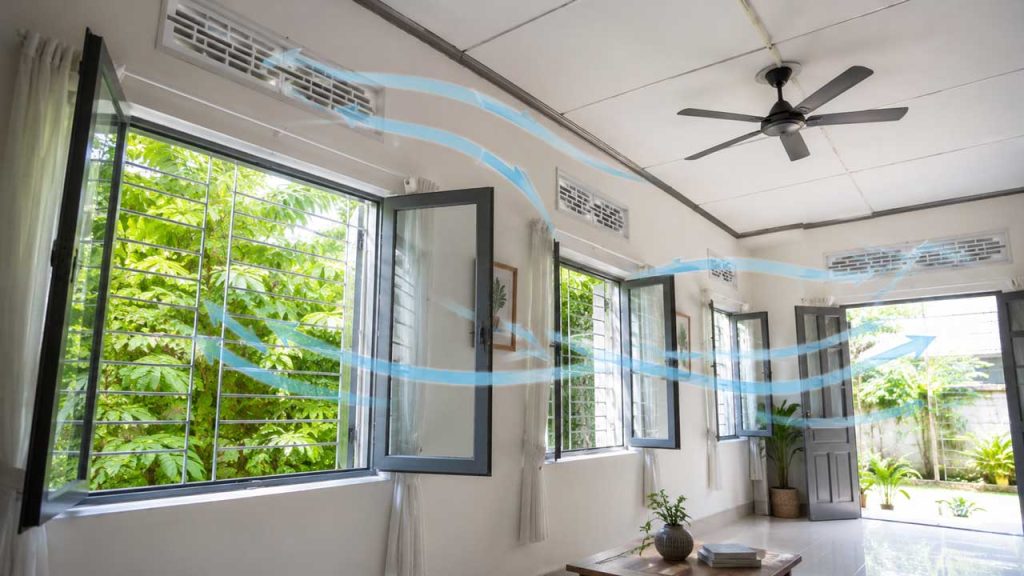 Hệ thống cửa sổ và ô thông gió giúp lưu thông không khí trong nhà