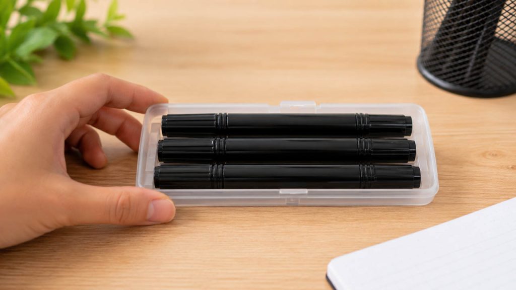 Bảo quản bút lông theo đúng hướng để mực phân bố đều