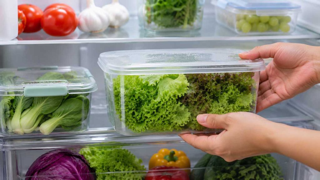 Bảo quản rau trong hộp kín sau khi rửa sạch