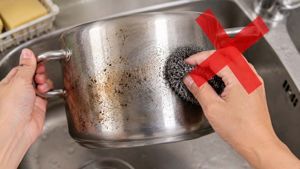 Không dùng búi sắt để chà nồi inox