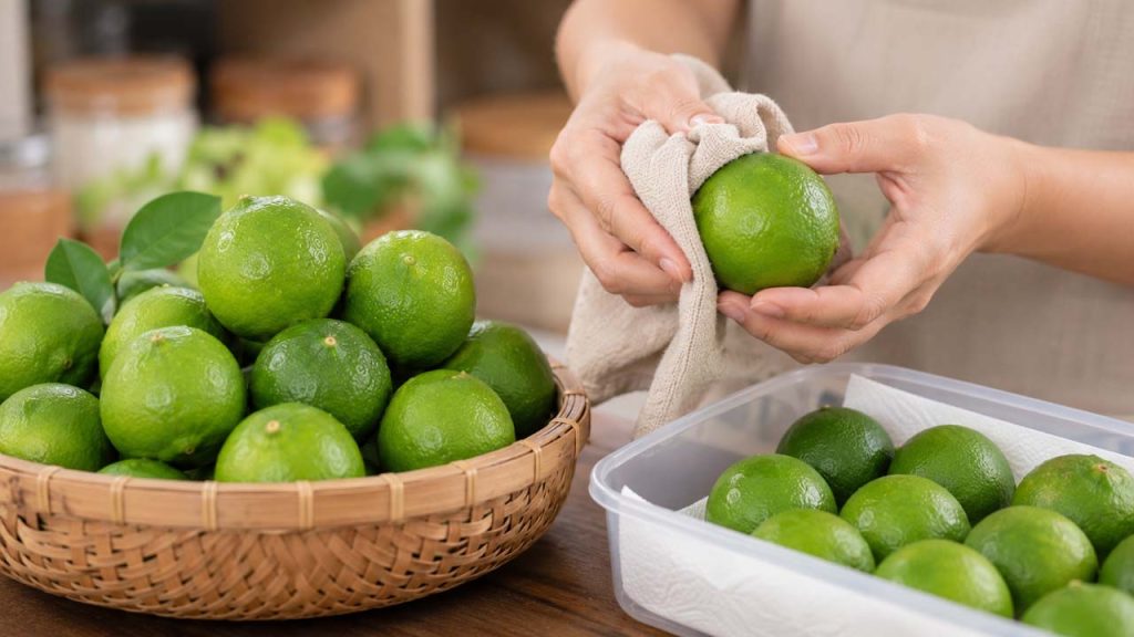 Không rửa chanh trước khi cất bảo quản