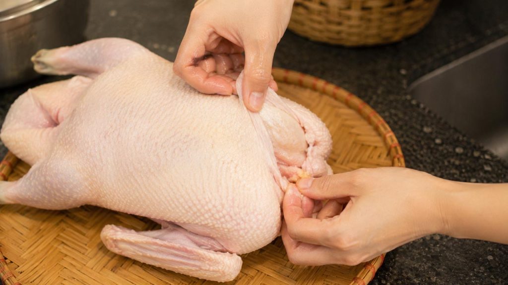 Loại bỏ tuyến nhờn ở đuôi vịt
