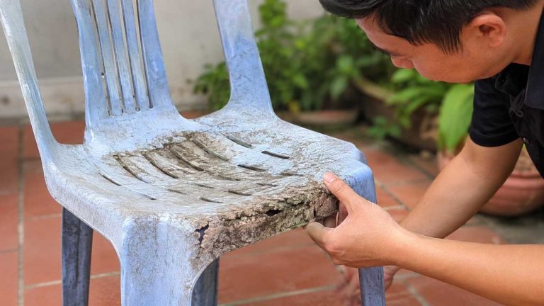 Mẹo bảo quản ghế nhựa ngoài trời giúp hạn chế mục, nứt và bạc màu