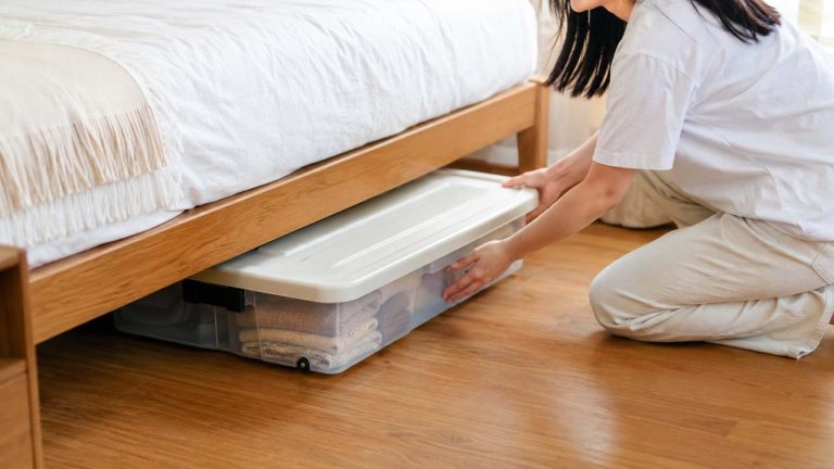 Mẹo tận dụng không gian dưới gầm giường để chứa đồ đạc gọn gàng