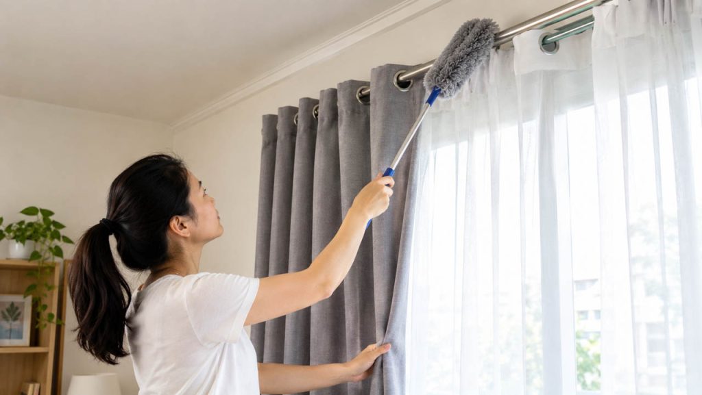 Vệ sinh rèm cửa và thanh treo rèm